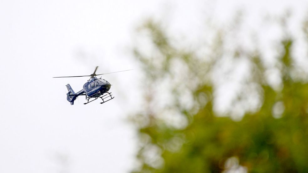 Die Polizei sucht weiter nach Verdächtigem. Foto: Heiko Rebsch/dpa