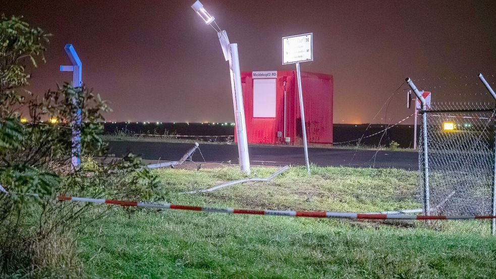 Der Flughafensprecher zufolge erfüllt der Zaun die geltenden Sicherheitsstandards und wird regelmäßig von den Behörden überprüft. Foto: Erik-Holm Langhofof/EHL Media/dpa