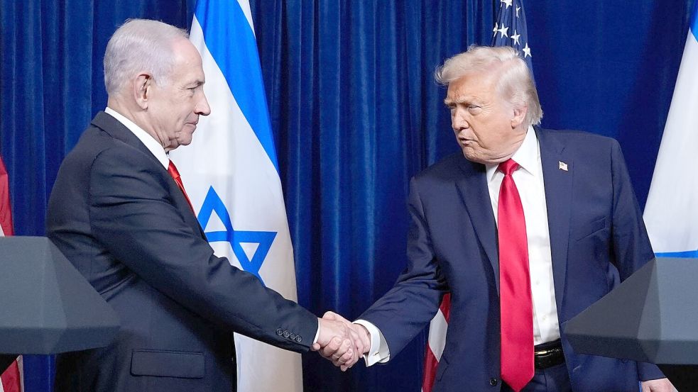 US-Präsident Donald Trump (r.) spricht eine Wahlempfehlung für den israelischen Ministerpräsidenten Benjamin Netanjahu (l.) aus. (Archivbild) Foto: Alex Brandon/AP/dpa