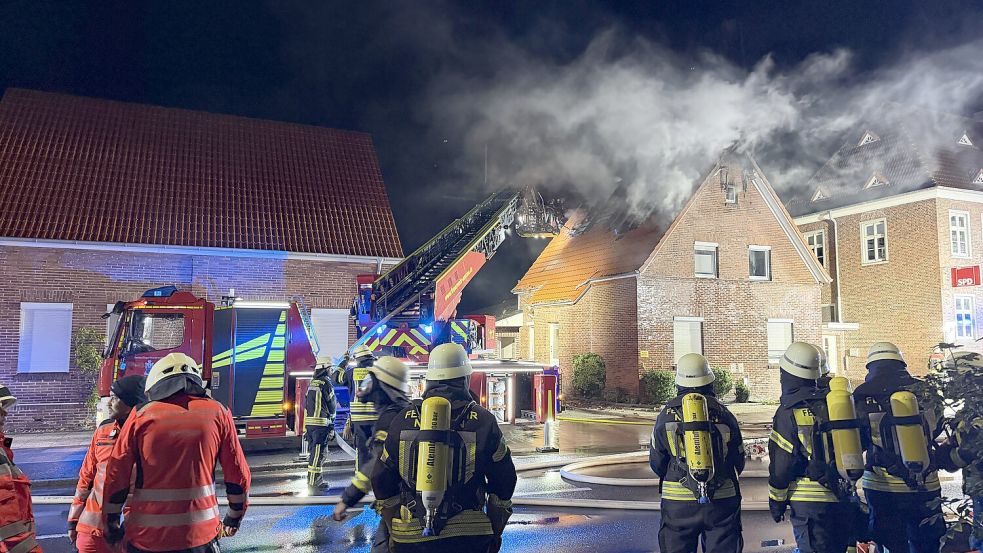 Die Feuerwehr löschte den Brand in Norden. Foto: Feuerwehr Norden/Thomas Weege