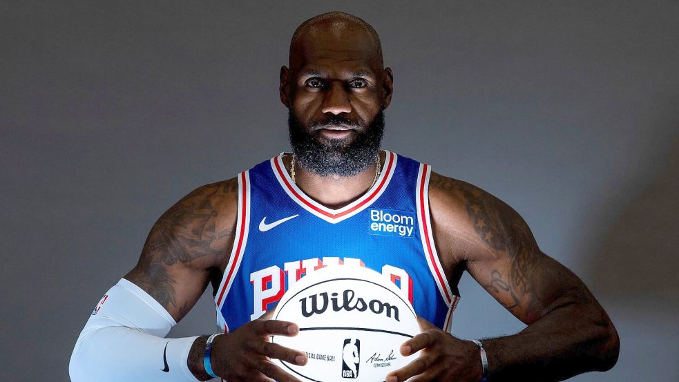 James spielt künftig für die Sixers. (Archivbild) Foto: Chris Szagola/AP/dpa