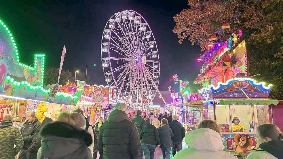 Der bunte Herbstmarkt ist die Attraktion für Marktbummler jeden Alters. Archivfotos