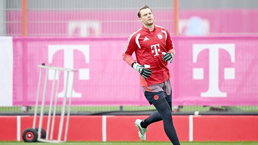 Warmlaufen für Arsenal: Manuel Neuer. Foto: Angelika Warmuth/dpa