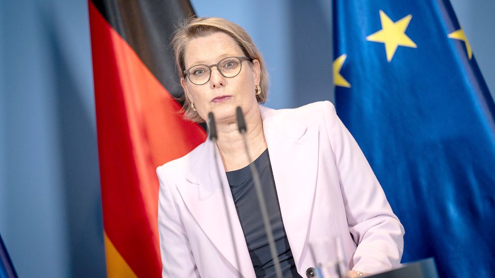 „Hochwasser und Starkregen können in wenigen Minuten zerstören, was über Jahre aufgebaut wurde“, sagt Bundesjustizministerin Stefanie Hubig. Foto: IMAGO/Chris Emil Janssen