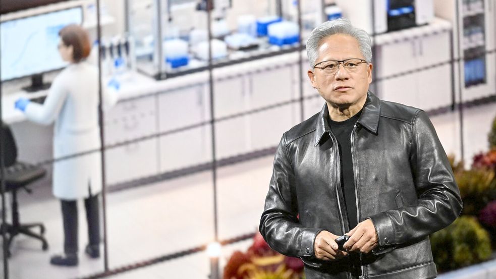 Nvidia-Chef Jensen Wang sieht Europa nicht auf der KI-Verliererstraße.  Foto: Soeren Stache/dpa