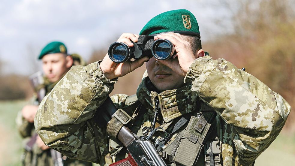Täglich werden wehrpflichtige Männer an der Flucht aus dem Kriegsland Ukraine gehindert. (Illustration) Foto: -/Ukrinform/dpa