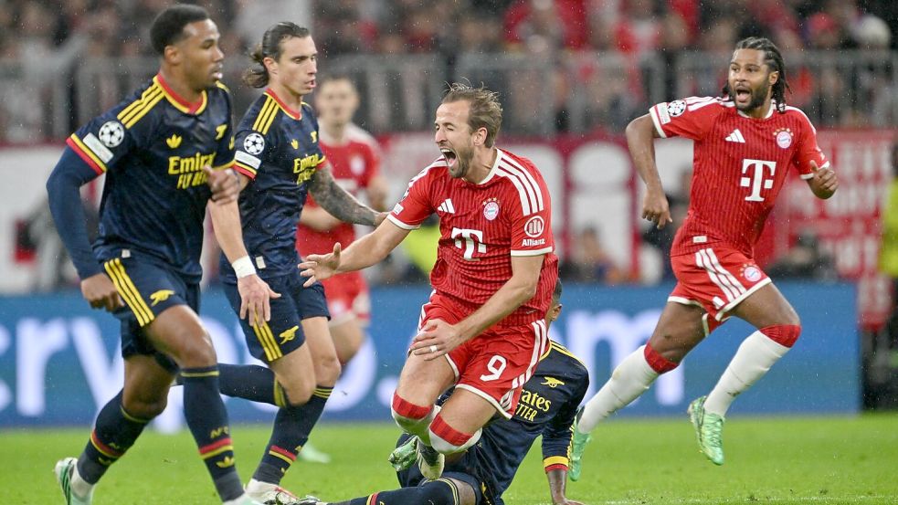 Wie hier gegen Harry Kane (m) ging es umkämpft zur Sache. Foto: Peter Kneffel/dpa