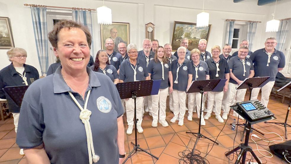 Sigrid Bottmeyer hat sich durch das Mitsingen im Shantychor einen Traum erfüllt. Foto: Holger Janssen
