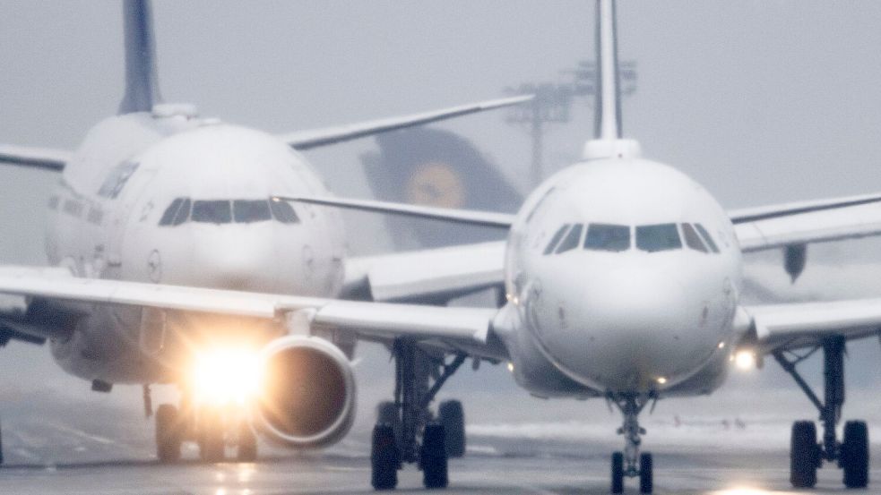 Bei der Lufthansa-Tochter City Airlines haben Kabinenbeschäftigte künftig die Wahl zwischen einer betrieblichen Altersvorsorge und einer Sofortauszahlung. (Symbolbild)  Foto: Boris Roessler/dpa