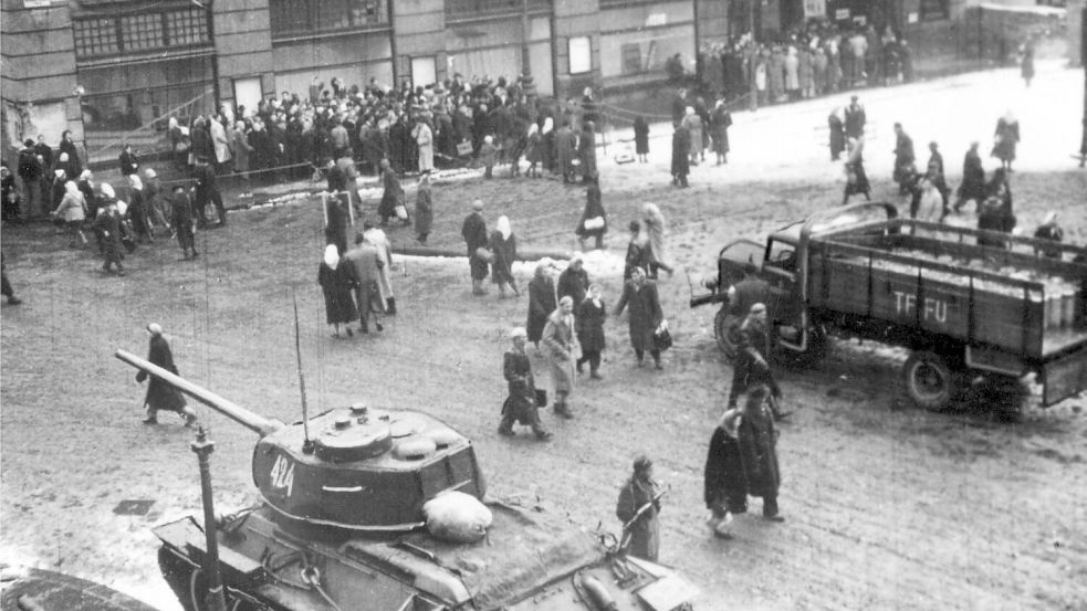 Sowjetische Panzer in den Straßen von Budapest. (Archivbild) Foto: DB/dpa