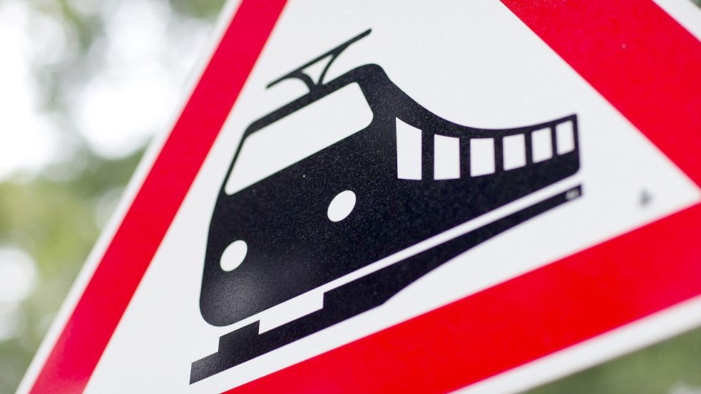 Betreten verboten: In Emden kursiert ein Foto von Kindern an Bahngleisen, das Fragen zur Sicherheit aufwirft. Symbolfoto: Deutsche Bahn AG/Volker Emersleben
