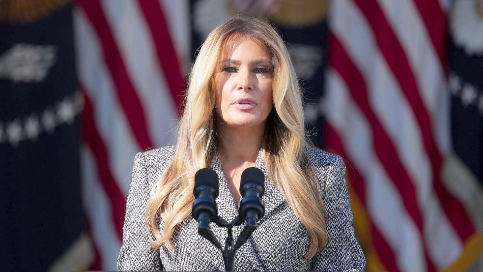 Melania Trump verkündet die begrenzte Waffenruhe. (Archivbild) Foto: Mark Schiefelbein/AP/dpa