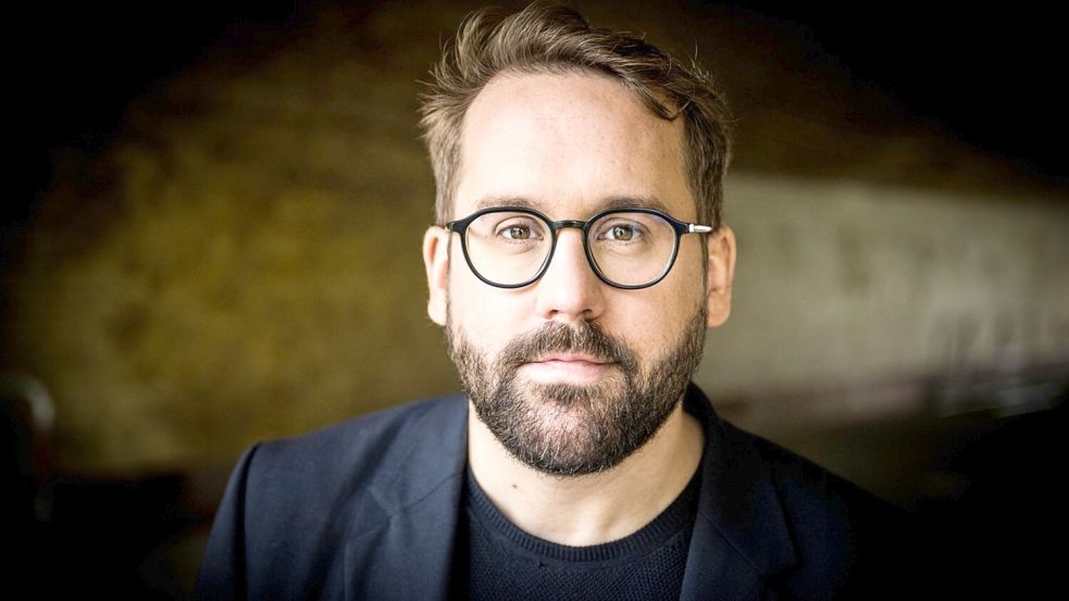 Neues Kapitel für Paul Ronzheimer: Der Journalist aus dem Landkreis Aurich konzentriert sich bei Axel Springer künftig stärker auf Podcast und neue Formate. Foto: Niels Starnick