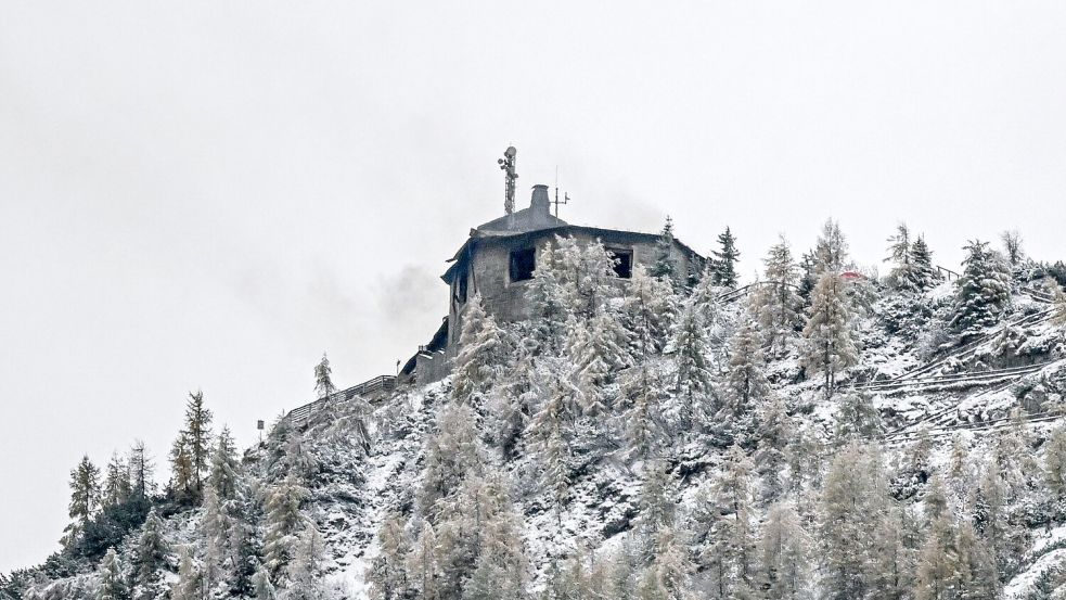 Am Morgen brannte es noch im Kehlsteinhaus.  Foto: Jason Tschepljakow/dpa