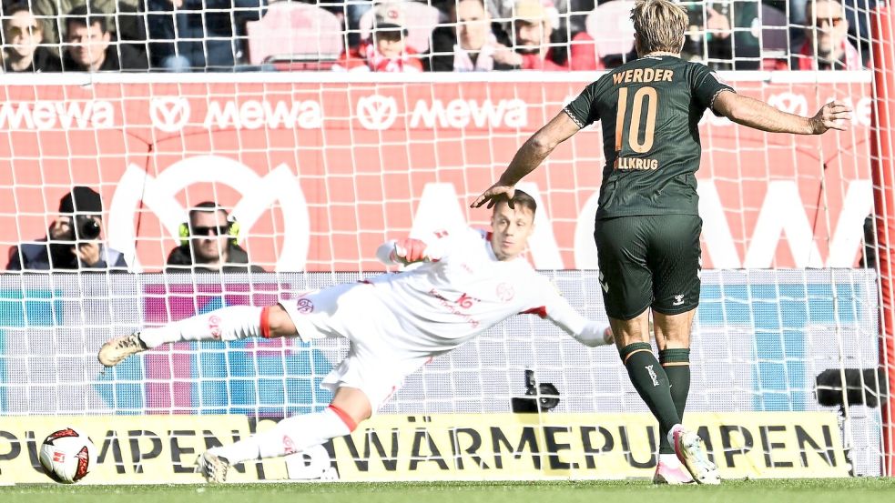 Verwandelte zwei Elfmeter: Werder-Stürmer Niclas Füllkrug. Foto: Florian Wiegand/dpa