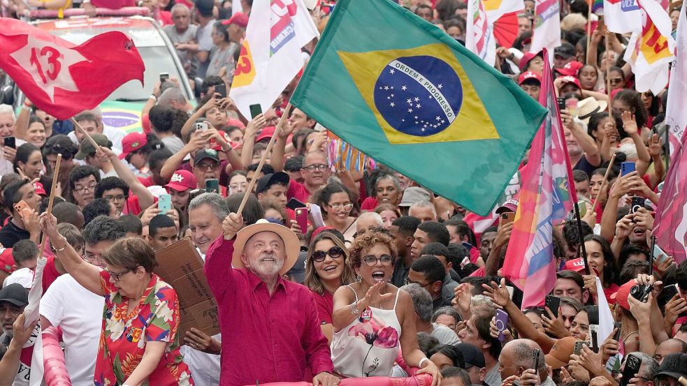Lula mobilisiert seine Anhänger. (Archivbild) Foto: Silvia Izquierdo/AP/dpa