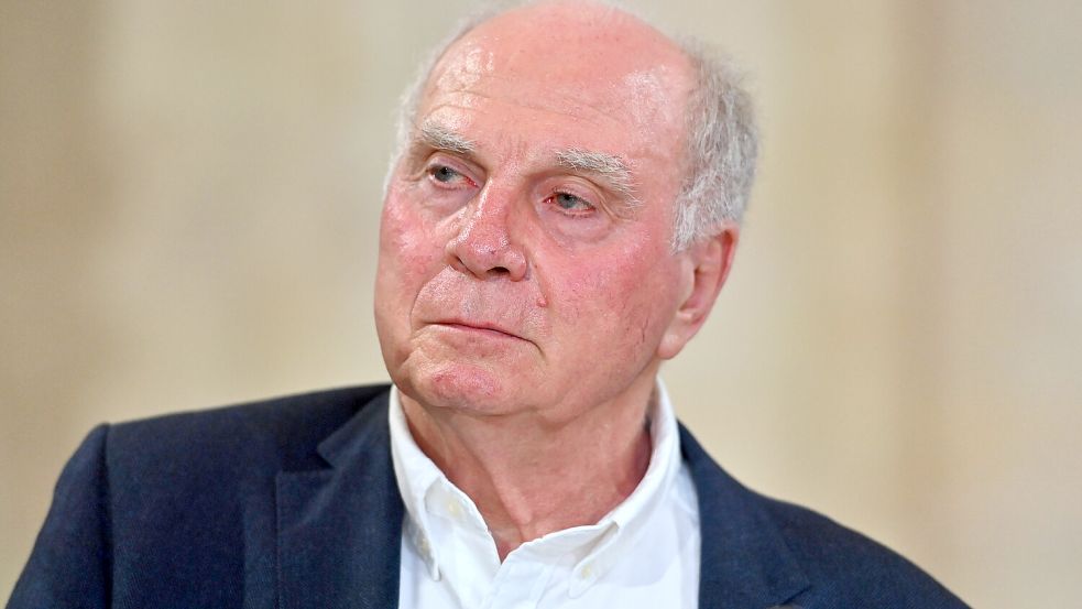 Uli Hoeneß wird im kommenden Jahr 75 Jahre alt. Der langjährige Bayern-Patron macht sich Sorgen vor dem Älterwerden. Foto: IMAGO/Sven Simon