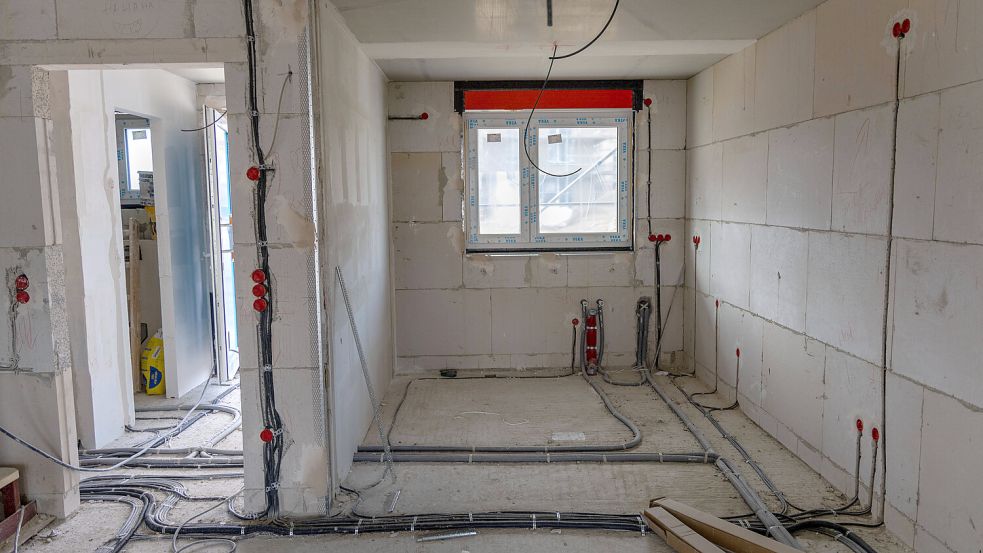 Teures Bauen: Immer neue staatliche Vorgaben haben den Wohnungsbau über Jahrzehnte kostspieliger gemacht. Kommt nun eine Entschlackung? Foto: IMAGO/Markus Matzel