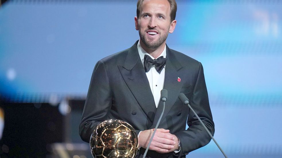 Harry Kane ist mit dem Ballon d’Or ausgezeichnet worden. Foto: Kin Cheung/AP/dpa