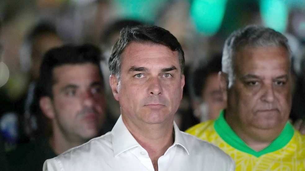 Flávio Bolsonaro hat die Präsidentenwahl verloren - will das aber nicht klaglos akzeptieren. Foto: Eraldo Peres/AP/dpa
