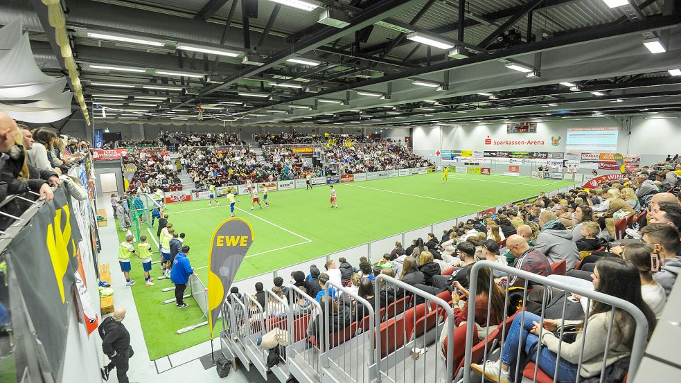 Fußballfans dürfen sich wieder auf den Budenzauber in der Sparkassen-Arena freuen. Das Turnier findet vom 28. Dezember bis zum 9. Januar statt. Foto: Stephan Friedrichs