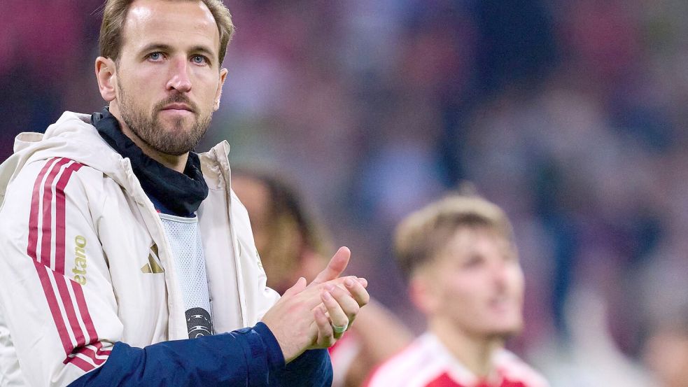 Harry Kane klatscht nach dem 6:1 gegen Magdeburg. Foto: Sven Hoppe/dpa