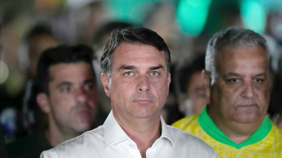 Flávio Bolsonaro hat seine Nachricht an die Brasilianer korrigiert.  Foto: Eraldo Peres/AP/dpa