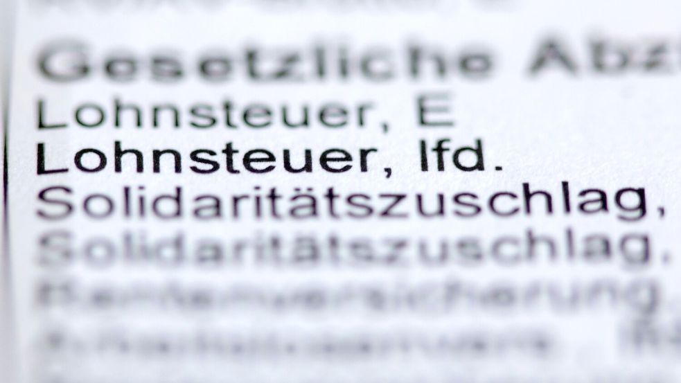 Wer eine Lohnsteuerermäßigung beantragen möchte, muss auf Fristen achten. (Symbolbild) Foto: Jens Büttner/dpa-Zentralbild/dpa