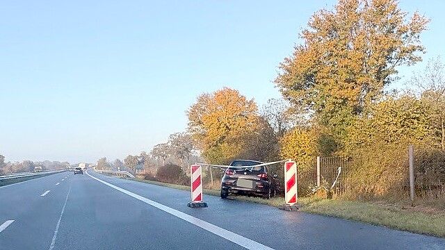 Der Wagen stand auf dem Grünstreifen an der Autobahn. Foto: privat