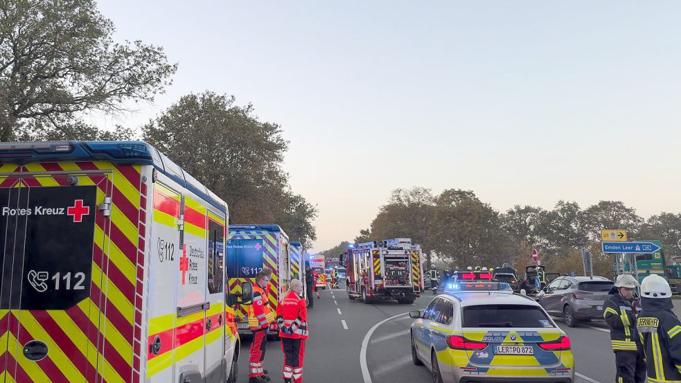 Feuerwehr, Rettungsdienst und Polizei waren bei einem Unfall in Filsum in Einsatz. Foto: Feuerwehr Detern-Stickhausen-Velde