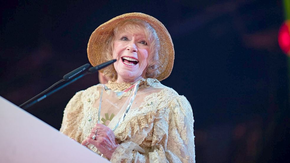 Elke Sommer galt einst als deutsche Antwort auf Brigitte Bardot. (Archivbild) Foto: Guido Kirchner/dpa