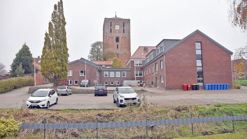 Die Außenanlagen des Rathauses in Marienhafe sollen neu gestaltet werden. Foto: Thomas Dirks