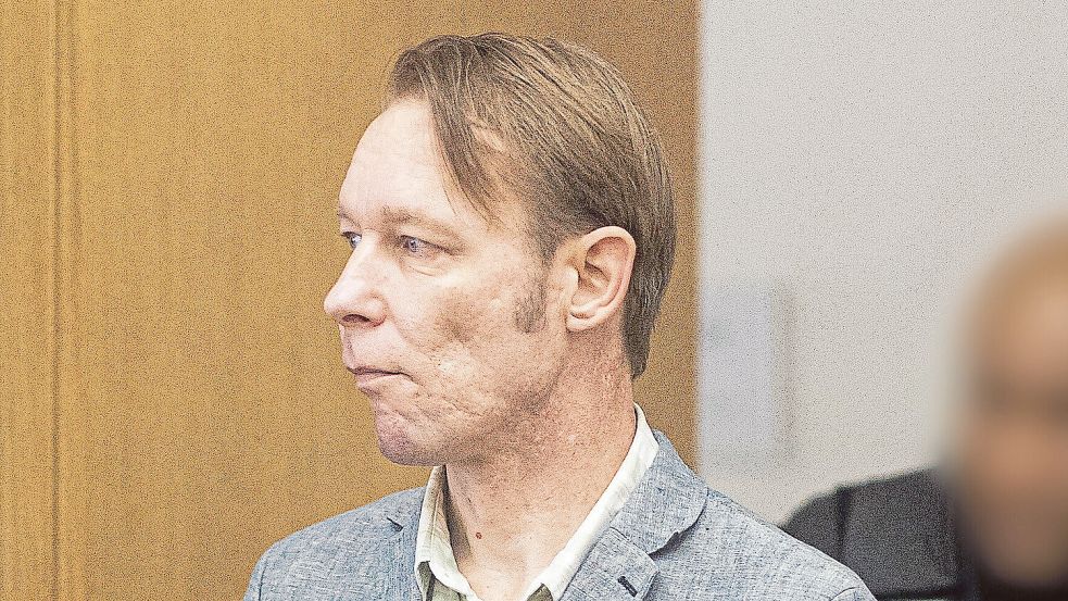 Christian B. darf nach einer Entscheidung des schleswig-holsteinischen Oberlandesgerichts nicht weiter dauerhaft observiert werden. Die Auflage, eine elektronische Fußfessel zu tragen, bleibt bestehen. Foto: dpa/Michael Matthey