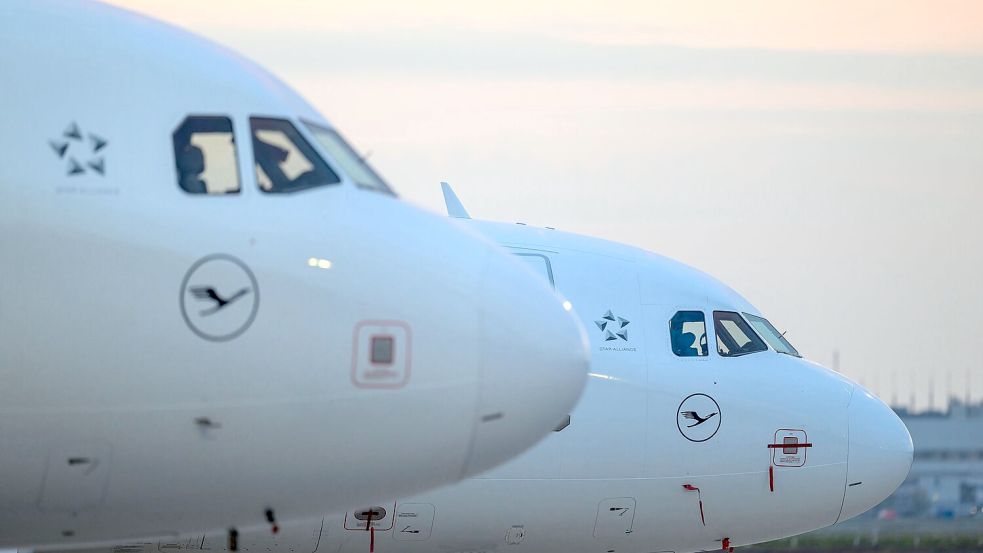 Zwei Hotelgäste sterben nach einem Unfall in einem indischen Luxushotel - eines der Opfer war Mitglied einer Lufthansa-Besatzung. (Illustration) Foto: Hannes P. Albert/dpa