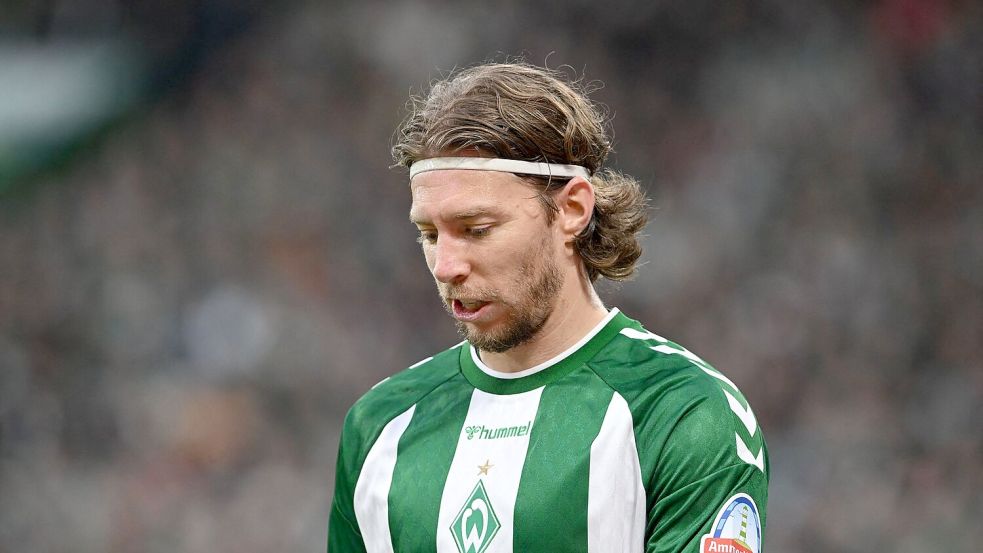 Werder Bremens Mitchell Weiser musste früh ausgewechselt werden. Foto: Carmen Jaspersen/dpa