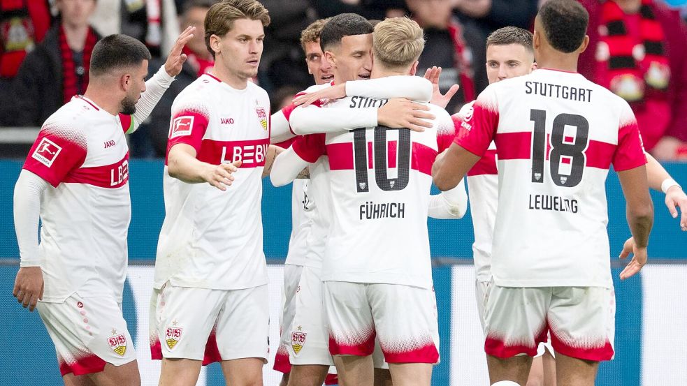 Der VfB Stuttgart feiert einen wichtigen Auswärtssieg in Leverkusen.  Foto: Marius Becker/dpa