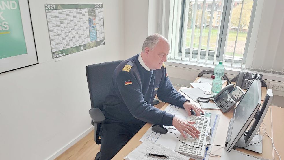 Rostock Dieser MarineKapitän sagt der Bürokratie bei der Bundeswehr den Kampf an