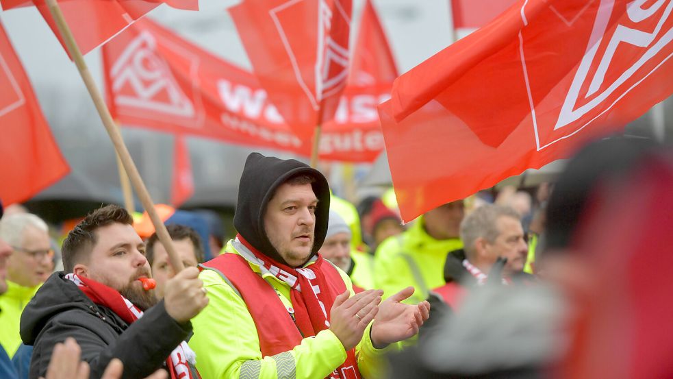 Warning strike in Emden: Curses, accusations and lots of anger at VW
