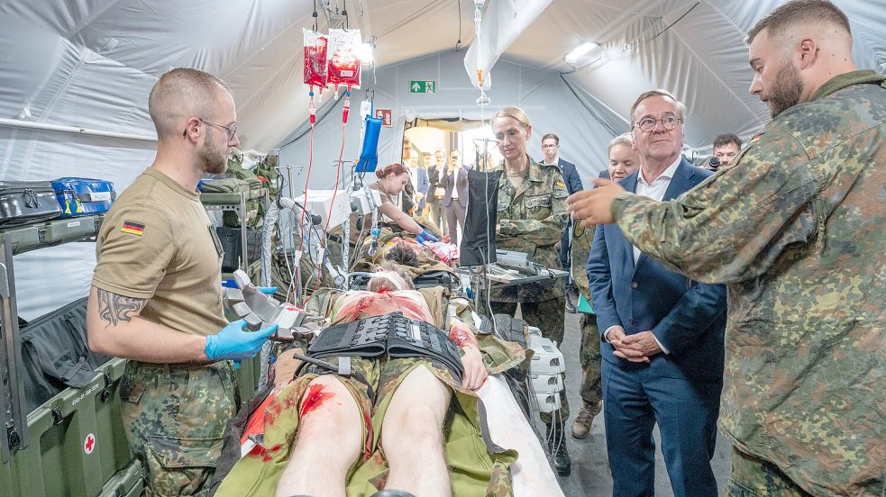 Besuch in Leer: Pistorius - Bundeswehr will Evenburg-Kaserne erweitern