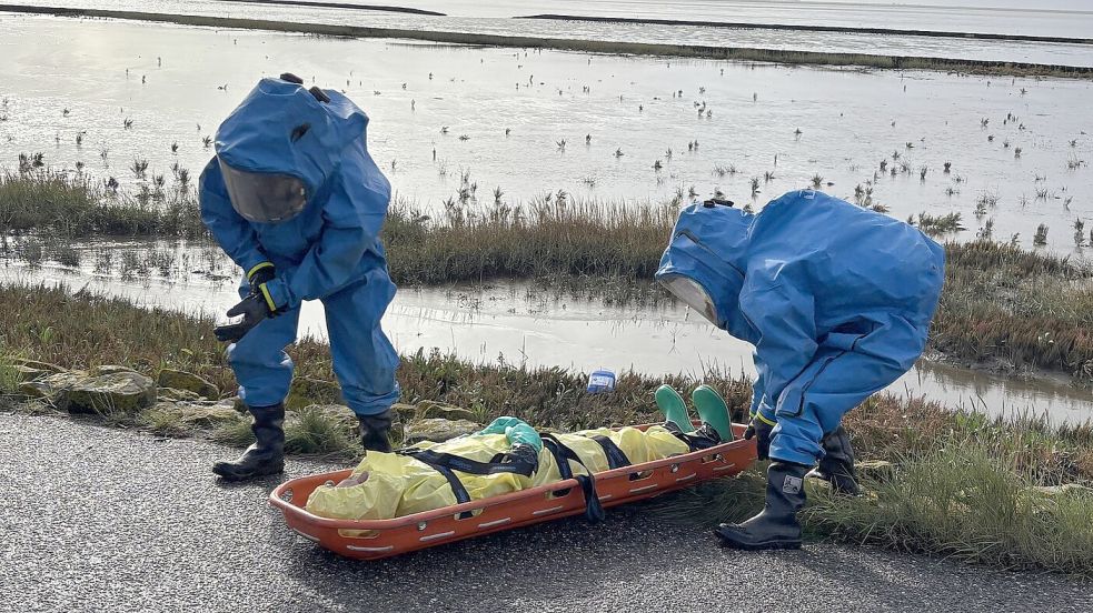 Havarie an der Nordsee: Einsatzkräfte üben Chemieunfall im Watt