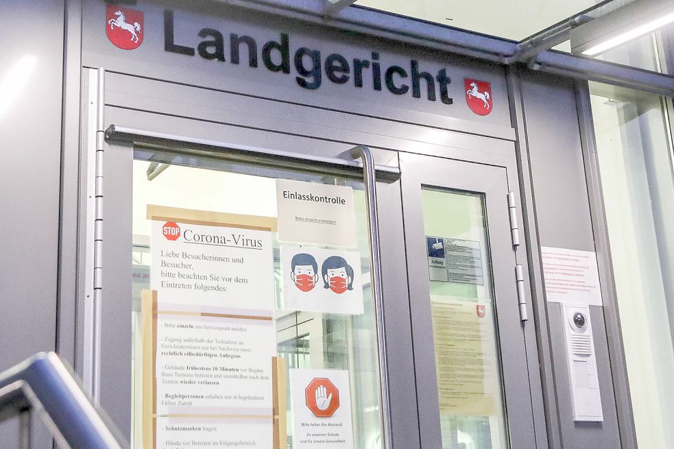 Anwalt und Mandant stehen vor Gericht Ostfriesische Nachrichten